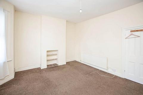 3 bedroom terraced house to rent, High Street, London E13