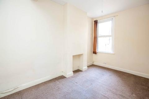 3 bedroom terraced house to rent, High Street, London E13