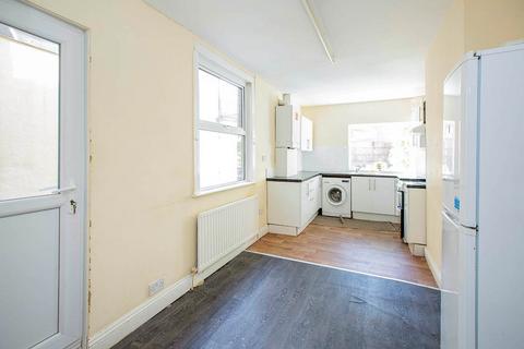 3 bedroom terraced house to rent, High Street, London E13