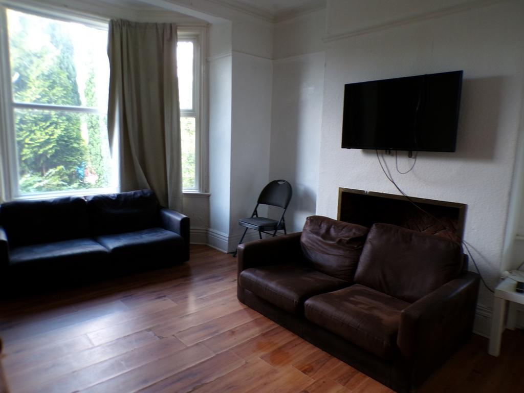 A spacious and inviting large modern living roo...
