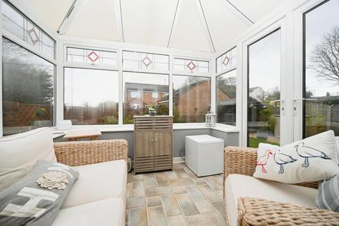 2 Balmoral Way, Yeadon, Leeds, LS19 7WF