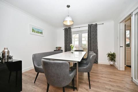 2 Balmoral Way, Yeadon, Leeds, LS19 7WF