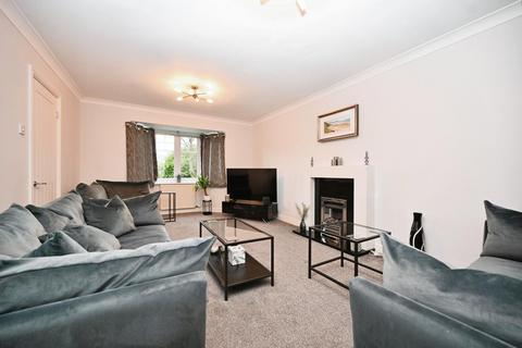 2 Balmoral Way, Yeadon, Leeds, LS19 7WF