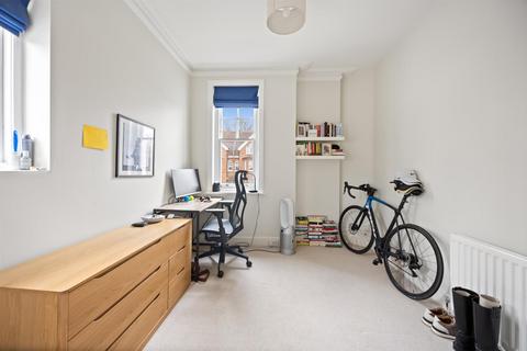 2 bedroom flat for sale, Platts Lane, Hampstead NW3