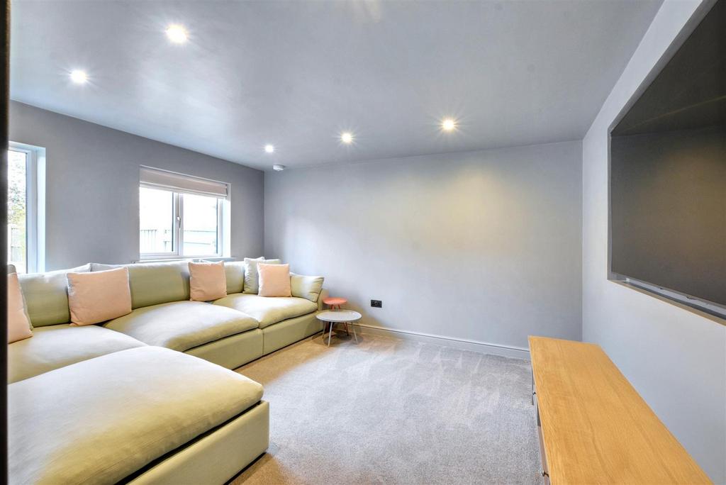 Family Room 1.jpeg