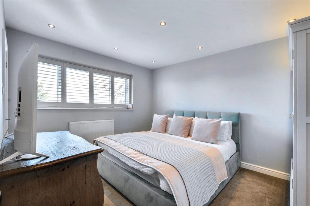Bedroom 1 3.jpeg