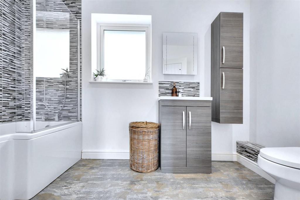 Bathroom 1.jpeg