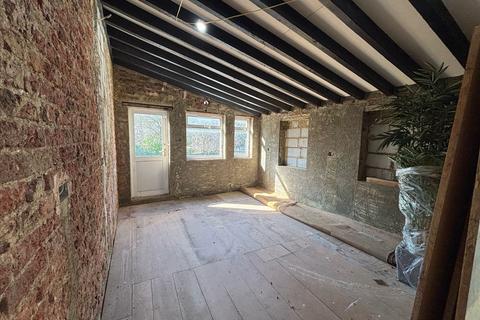 85 Gayford Road, London, W12 9BY