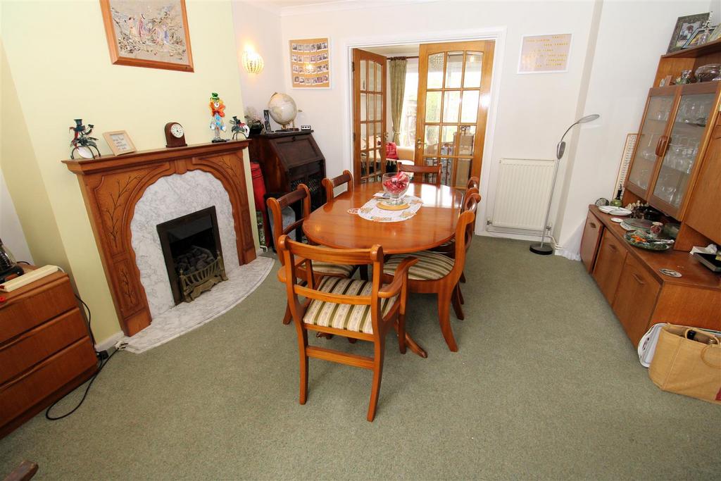 Dining room1.JPG