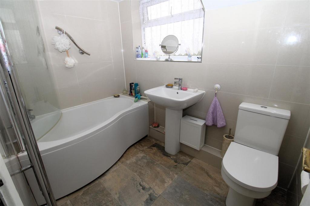 Bathroon1.JPG