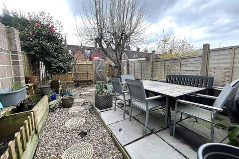 4 bedroom terraced house for sale, Garland Road, Heckford Park, Poole, BH15