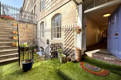 8a Leopold Place, Edinburgh, EH7 5JW