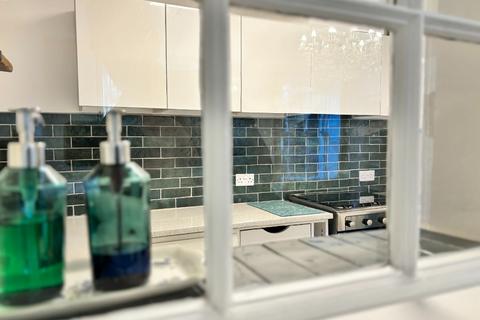 8a Leopold Place, Edinburgh, EH7 5JW