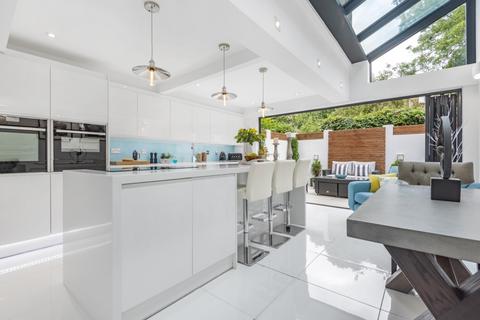 4 bedroom terraced house for sale, Quentin Road, London