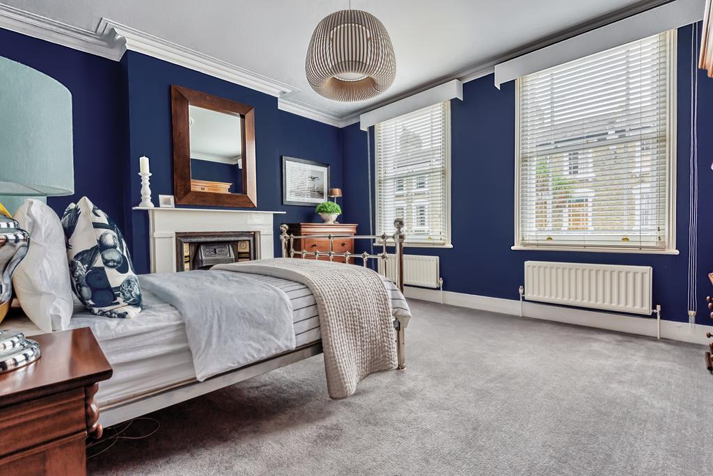 Improved bedroom sho