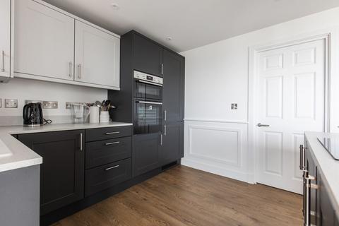 3 bedroom apartment for sale, An Exceptional Third-Floor Apartment Offering Breath-Taking Panoramic Views. Chain Free in Sheringham