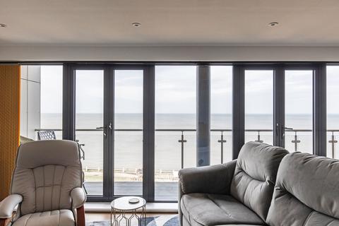 3 bedroom apartment for sale, An Exceptional Third-Floor Apartment Offering Breath-Taking Panoramic Views. Chain Free in Sheringham