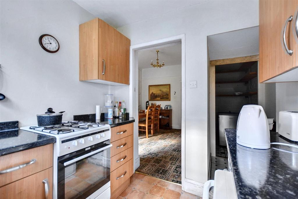 Kitchen 2.jpeg