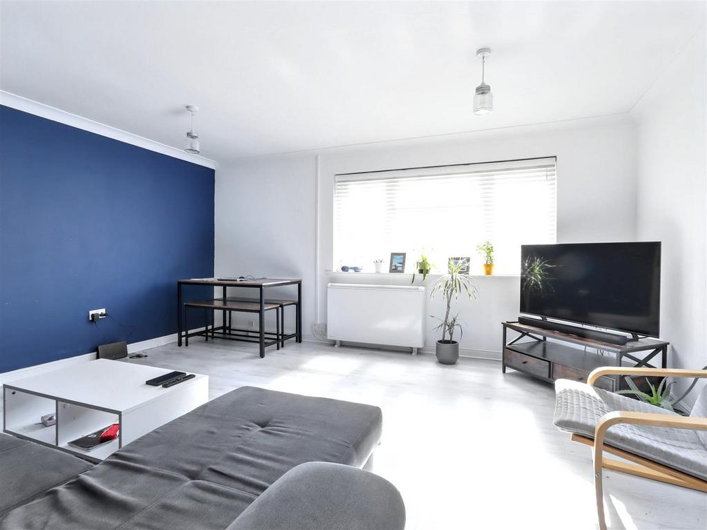Sitting/dining room