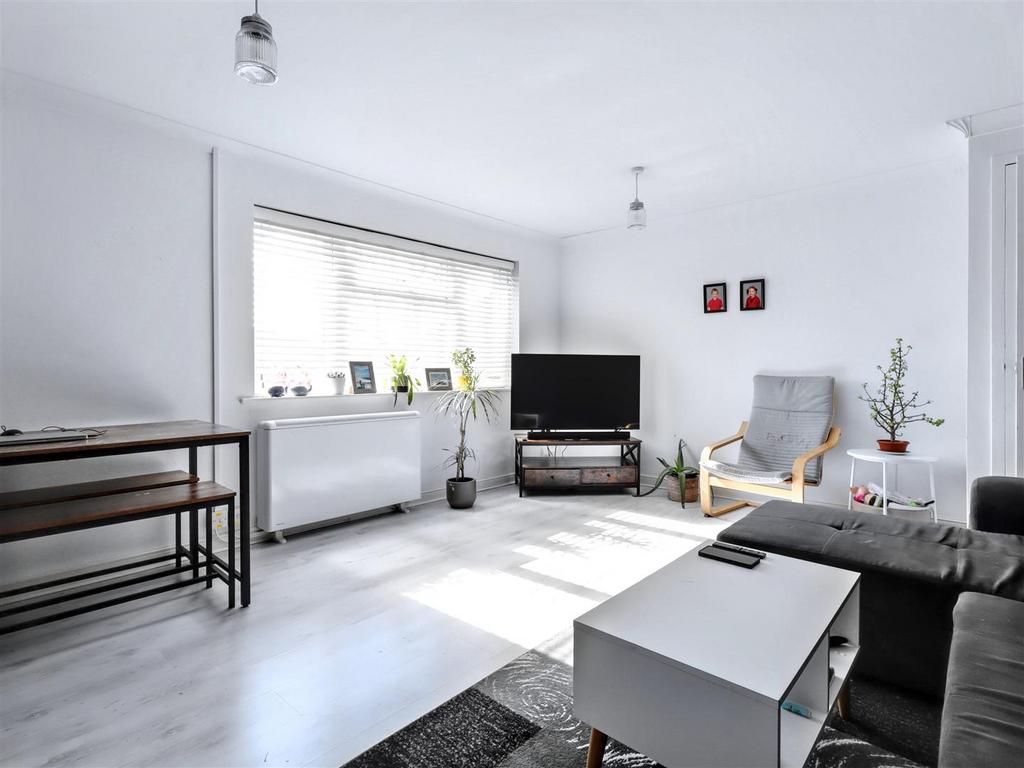 Sitting/dining room