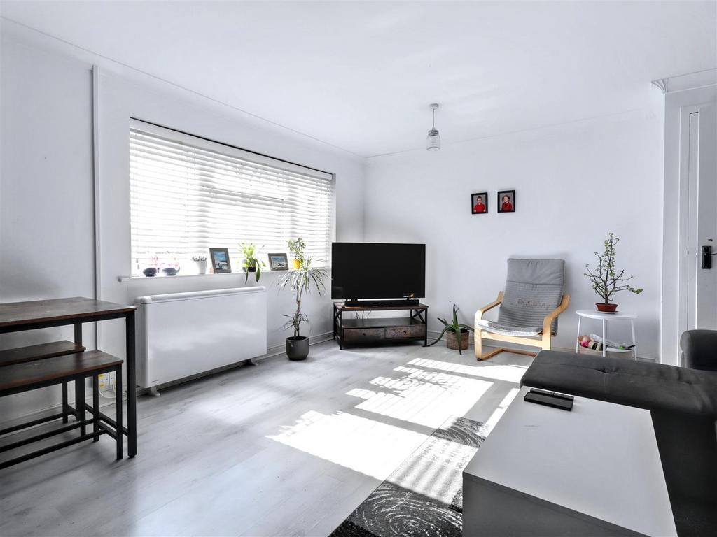 Sitting/dining room
