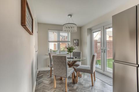 2 Iris Crescent, Mickleover, Derby, DE3 0FW