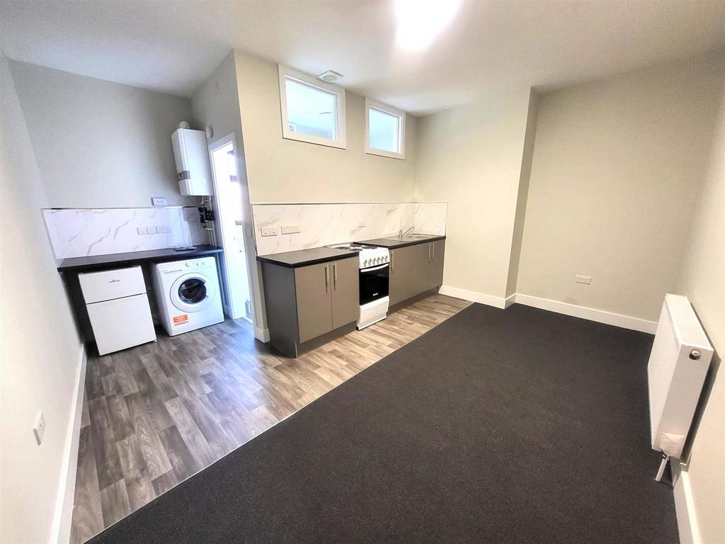 Kitchen/ Dining Pic 1
