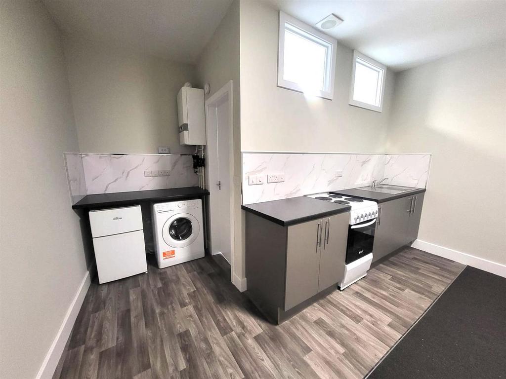 Kitchen Area Pic 2