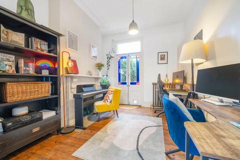4 Solon Road, London, SW2 5UY