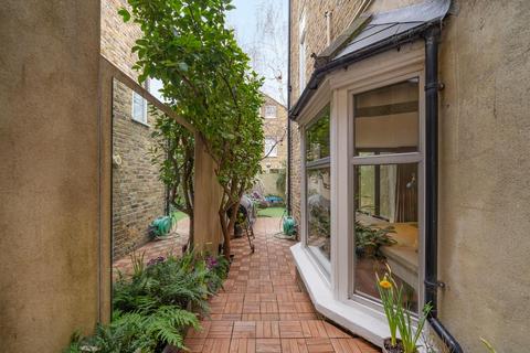 4 Solon Road, London, SW2 5UY