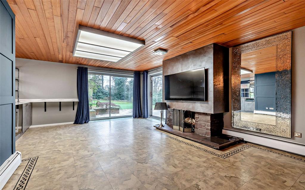 Living/Games Room