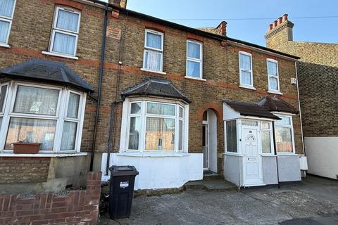 4 bedroom terraced house to rent, New Heston Road, Hounslow, TW5