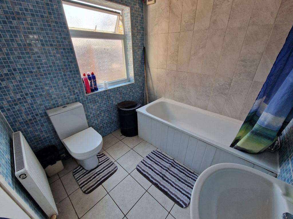 Family Bathroom Suite