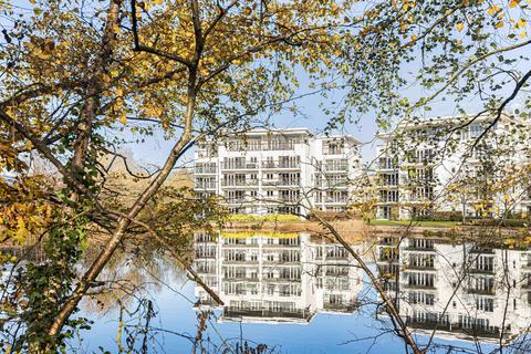 Flat 4, 2 Creswell Drive, Beckenham, BR3 3GL