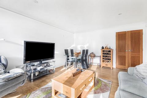 Flat 4, 2 Creswell Drive, Beckenham, BR3 3GL