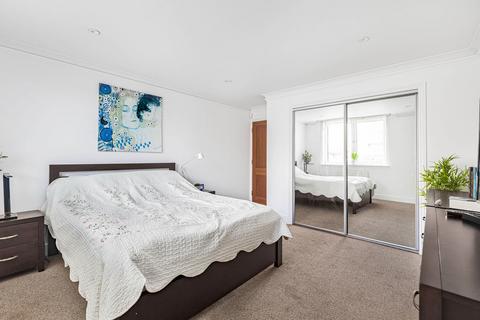 Flat 4, 2 Creswell Drive, Beckenham, BR3 3GL