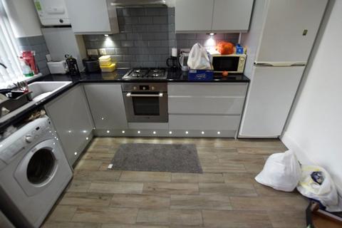 undefined, 33 Kelso Road, Flat 2 House Share