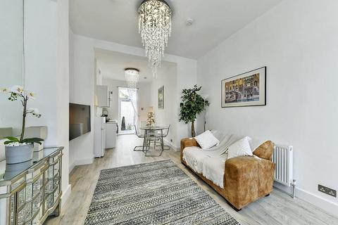 2 bedroom flat for sale, Needham Road, London W11