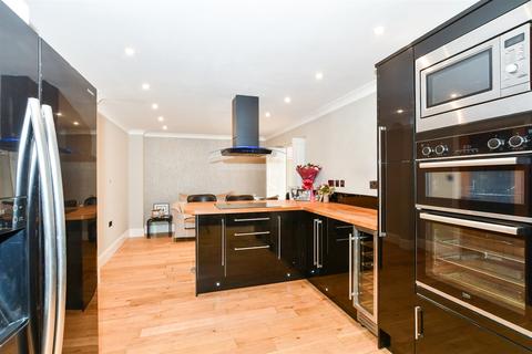 4 bedroom detached house for sale, Chatfield Way, Bradbourne Fields, East Malling, Kent