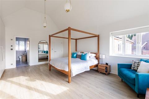 10 Silverdale Avenue, Oxshott, Leatherhead, KT22 0LB
