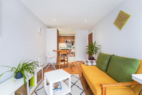 1 bedroom flat for sale, Church Street, Epsom