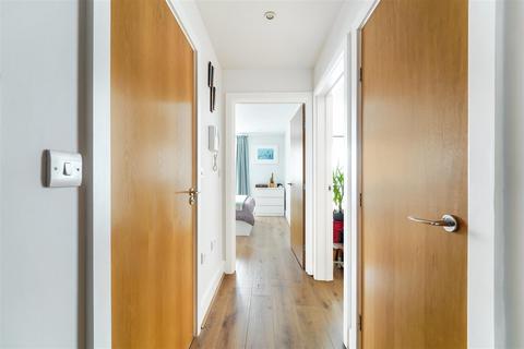 1 bedroom flat for sale, Church Street, Epsom