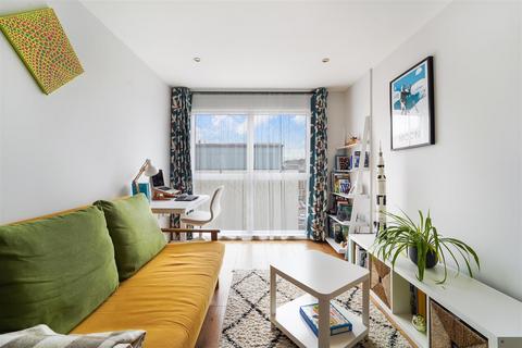 1 bedroom flat for sale, Church Street, Epsom