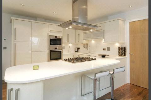 2 bedroom flat to rent, Littleacre, Hermitage Lane, Windsor, SL4
