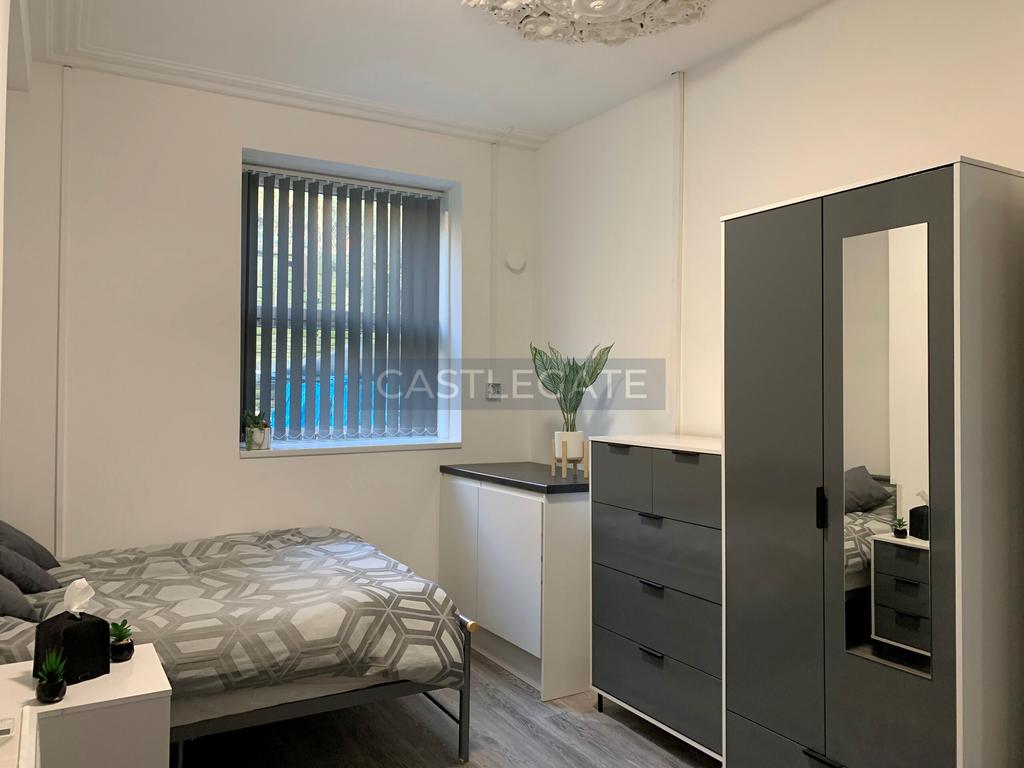 Room 2, 32 Manchester Road, Huddersfield, HD1 3 HJ