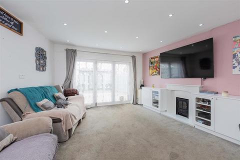 82 Beaumont Road, Slough, SL2 1NG