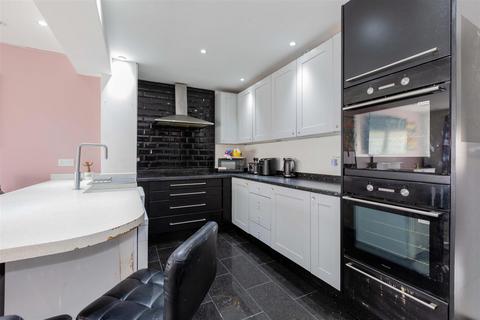 82 Beaumont Road, Slough, SL2 1NG