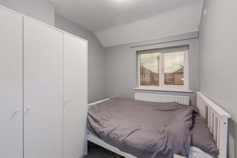 82 Beaumont Road, Slough, SL2 1NG