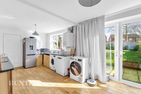 3 bedroom semi-detached house for sale, Pine Tree Road, Oldham