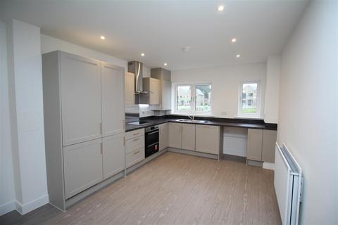 4 bedroom house to rent, Whyman Close, Deal CT14